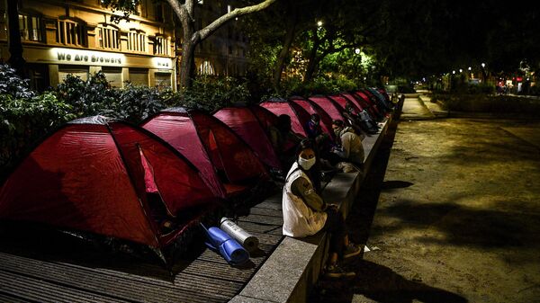 Палатки мигрантов на одной из улиц Парижа - Sputnik Узбекистан