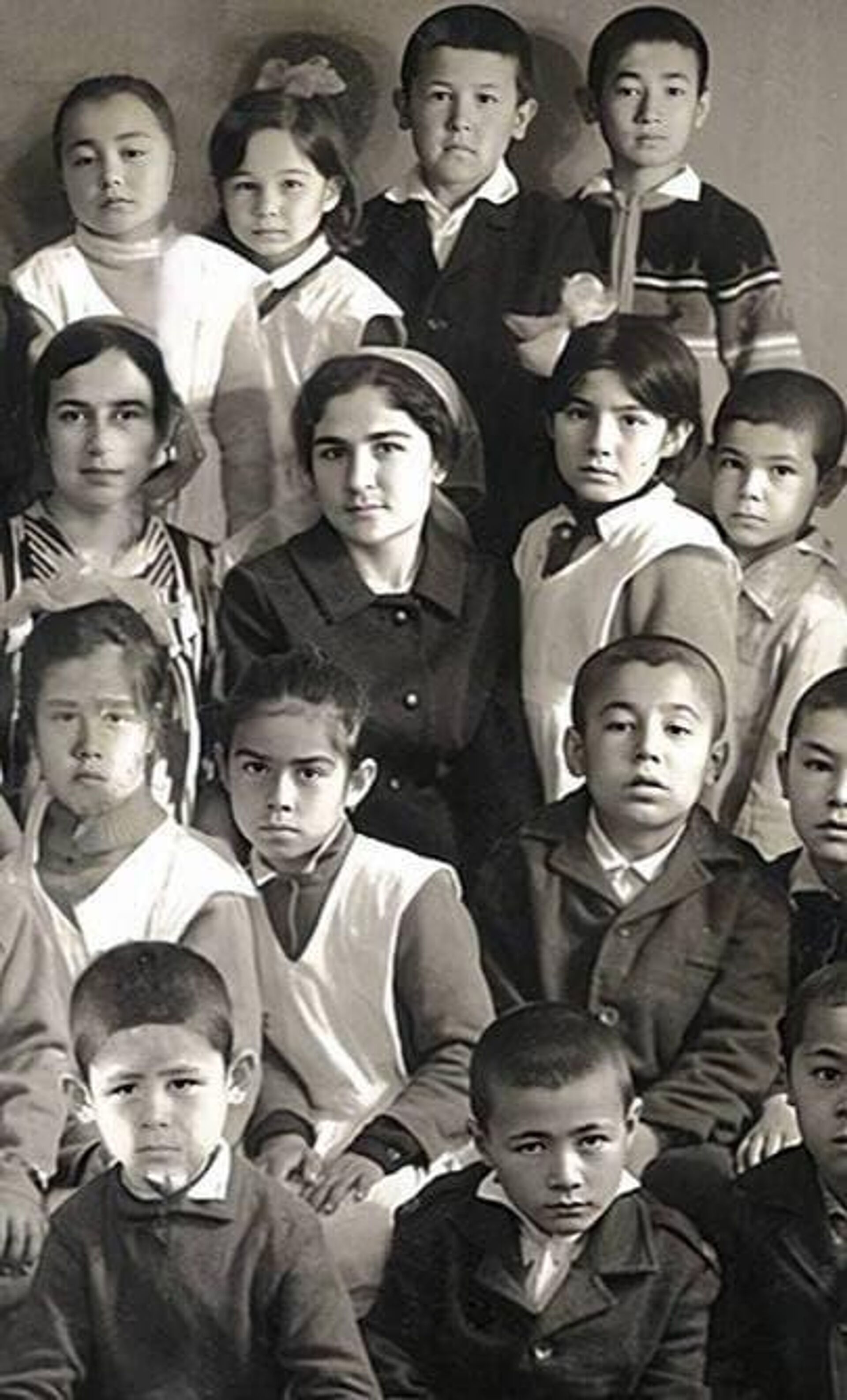 Моя первая учительница - бабушка: Саида Мирзиёева поздравила педагогов с праздником - Sputnik Узбекистан, 1920, 01.10.2021