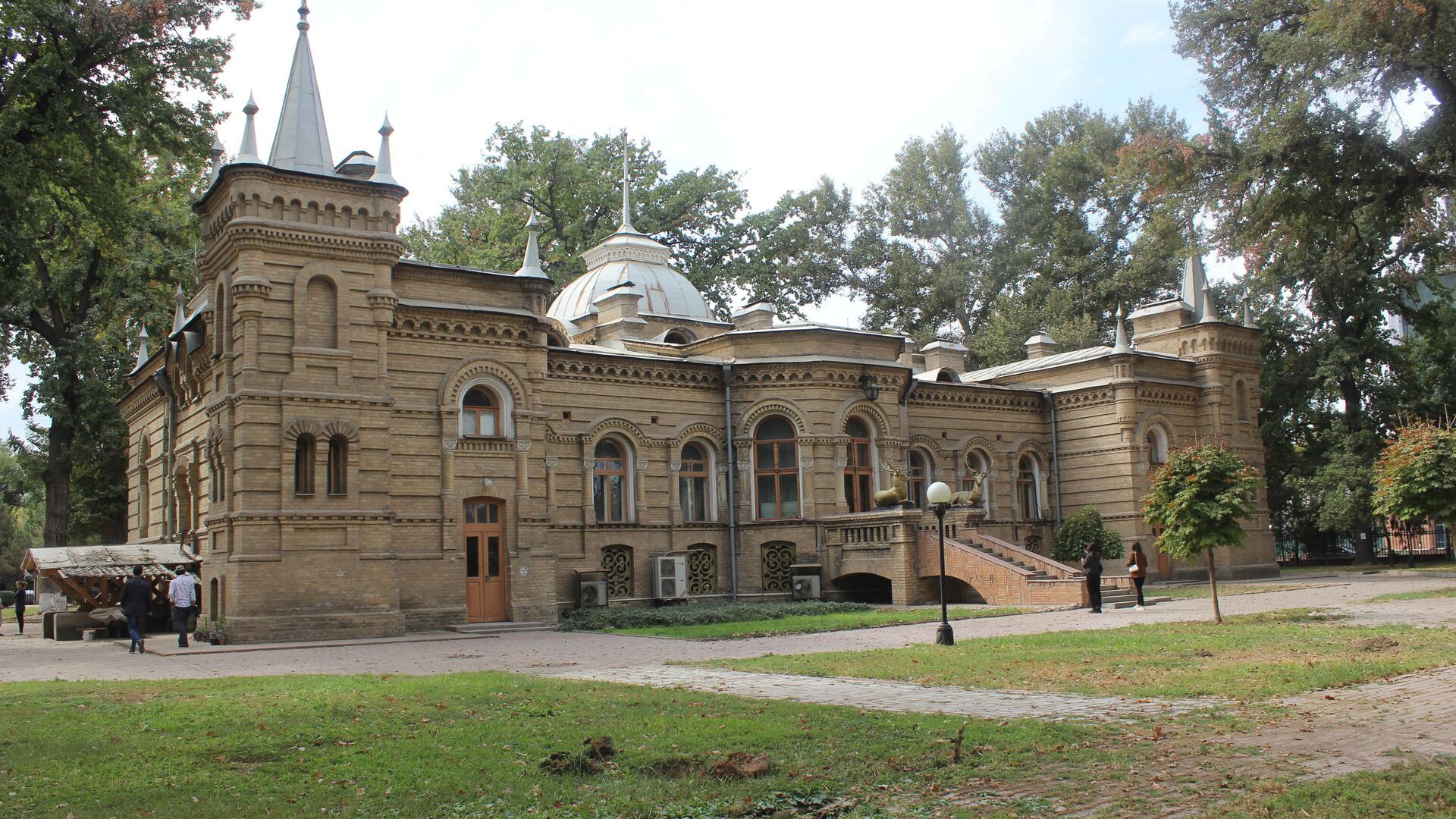 В особняке Великого князя Романова откроют филиал Музея искусств - Sputnik Узбекистан, 1920, 02.11.2021