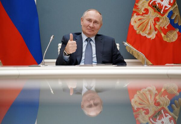 10 marta 2021. RF prezidenti Vladimir Putin videokonferensiya vaqtida. - Sputnik O‘zbekiston