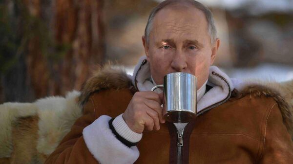 21 marta 2021. Prezident RF Vladimir Putin vo vremya otdixa v tayge. - Sputnik O‘zbekiston