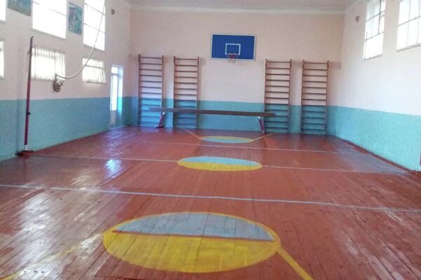 Отремонтированный спортзал в школе №58 Шахрисабзского района Кашкадарьинской области - Sputnik Узбекистан