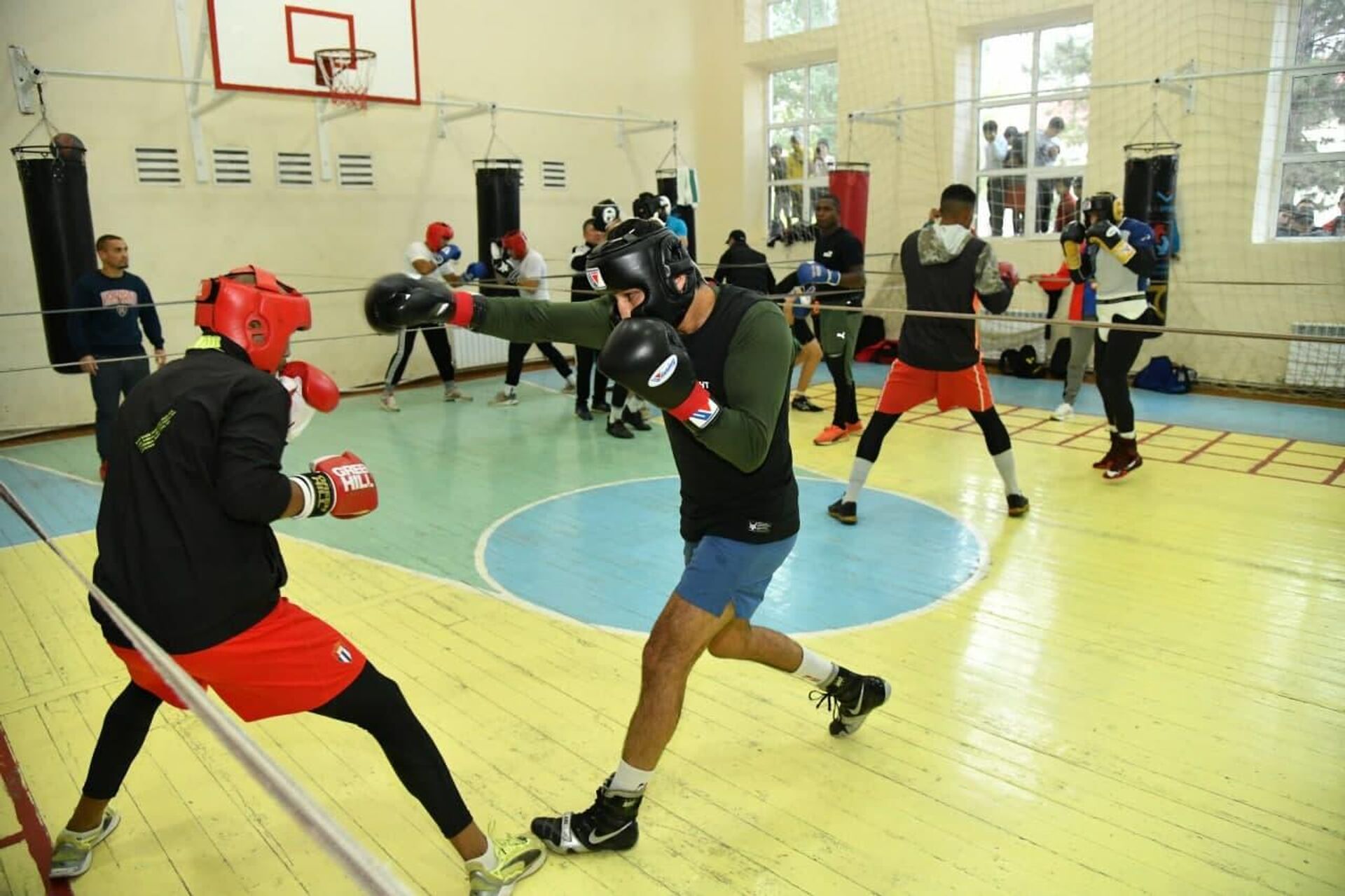 Первые спарринги между боксерами из Узбекистана и Кубы на базе Янгиабад в Ташобласти - Sputnik Узбекистан, 1920, 14.10.2021