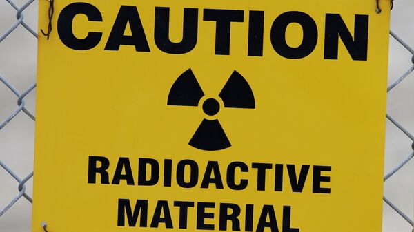 Табличка, предупреждающая о радиоактивных веществах - Sputnik Узбекистан