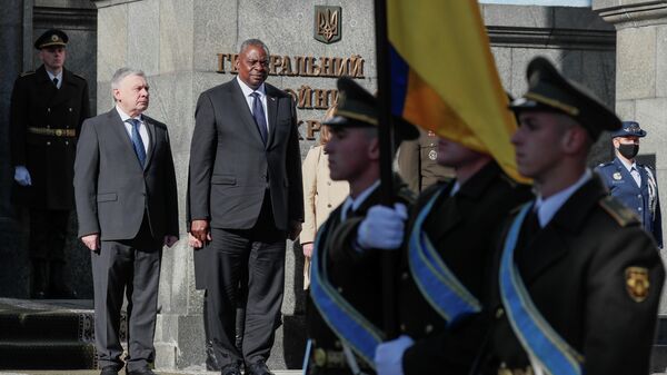 Министр обороны Украины Андрей Таран и министр обороны США Ллойд Остин в Киеве  - Sputnik Узбекистан