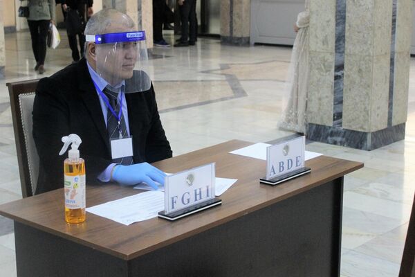 На всех избирательных участках будут жестко соблюдаться санитарные требования, чтобы не допустить распространения коронавируса. - Sputnik Узбекистан