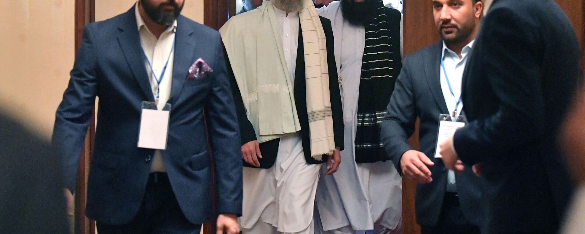 Представитель движения Талибан* Абдул Салам Ханафи после третьего заседания московского формата консультаций по Афганистану - Sputnik Ўзбекистон, 1920, 21.10.2021