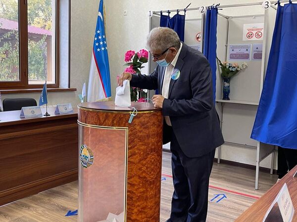 Граждане голосуют за наиболее достойного, на их взгляд, кандидата на высший государственный пост. - Sputnik Узбекистан