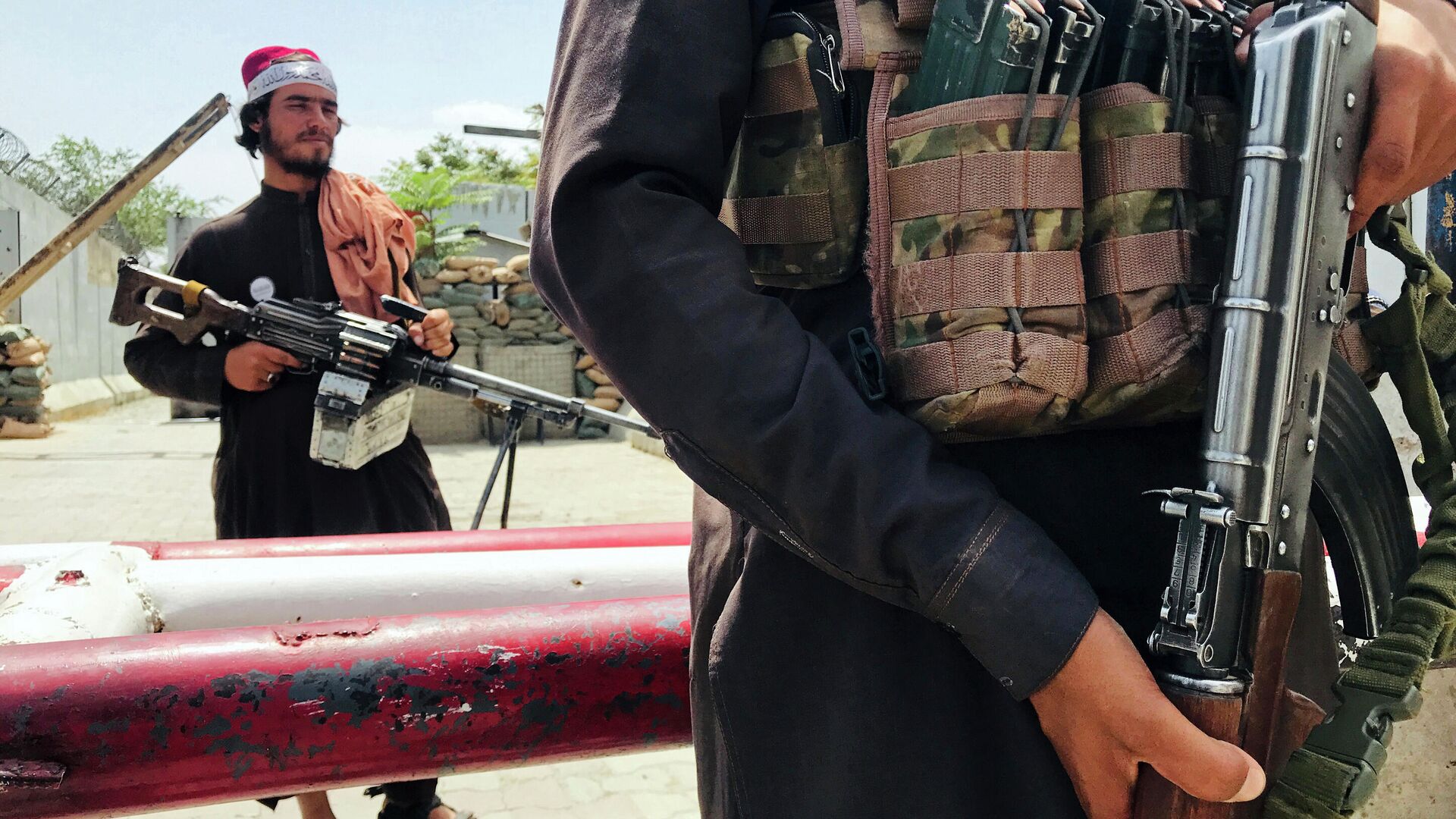Боевики Талибана патрулируют район Вазир Акбар Хан в городе Кабул, Афганистан - Sputnik Ўзбекистон, 1920, 24.10.2021