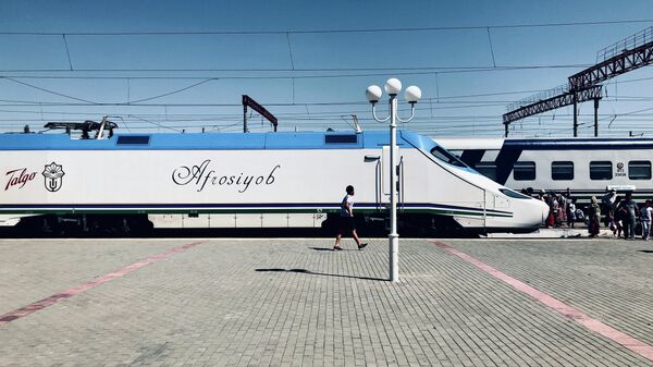 Скоростной поезд Афросиаб - Sputnik Узбекистан