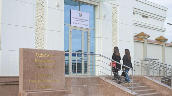В 49 странах открылись 55 стационарных избирательных участков и 316 передвижных пунктов, в том числе в Казахстане. - Sputnik Узбекистан