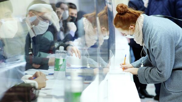Подсчет голосов избирателей начнется после 20:00 по московскому времени. - Sputnik Узбекистан