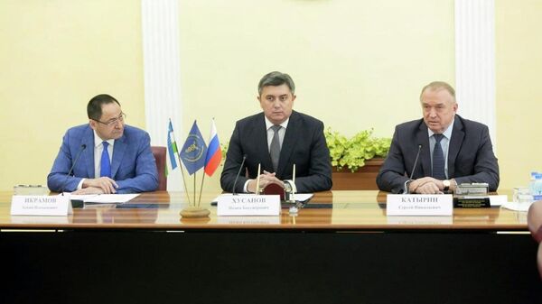 Подписание соглашения об организованном наборе мигрантов  между ТПП России и Узбекистана - Sputnik Узбекистан