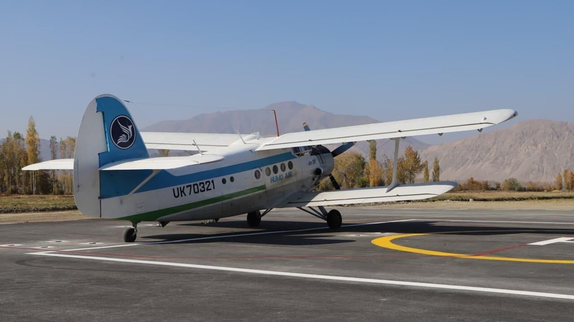 В новом аэропорту эксклава Сох приземлился первый самолёт - Sputnik Узбекистан, 1920, 12.12.2021