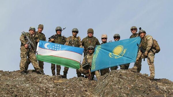 Военнослужащие Узбекистана и Казахстана - Sputnik Узбекистан