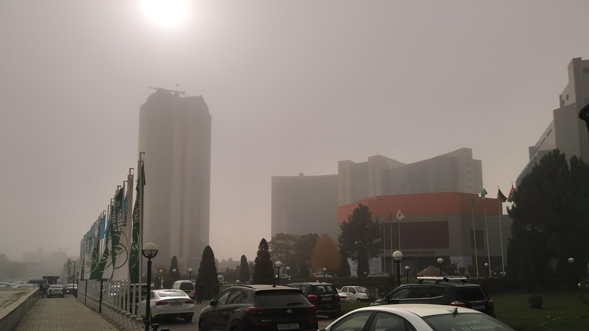 Пыльная буря в Узбекистане - Sputnik Узбекистан, 1920, 10.11.2021