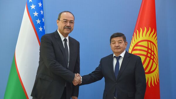 Премьер-министры Узбекистана и Кыргызстана Абдулла Арипов и Акылбек Жапаров - Sputnik Узбекистан