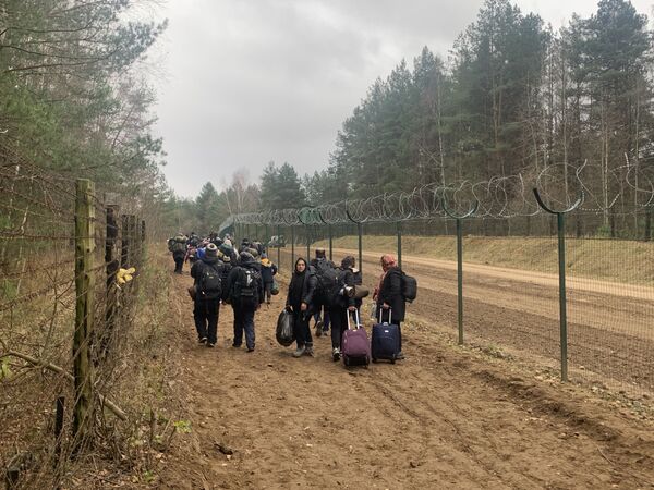 Из-за неспокойствия на въезде в страну Польша привела в боевую готовность своих пограничников. - Sputnik Узбекистан