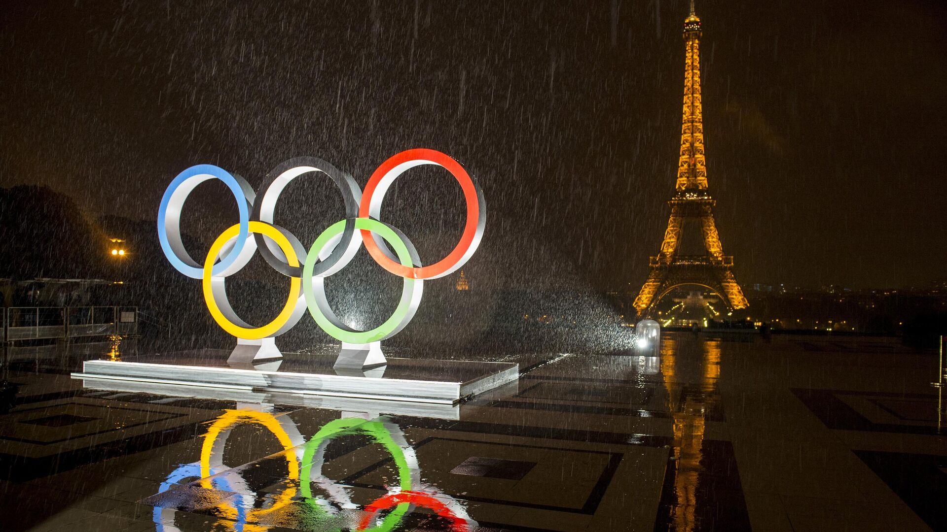 Олимпийские кольца на площади Трокадеро в Париже - Sputnik Ўзбекистон, 1920, 10.11.2021