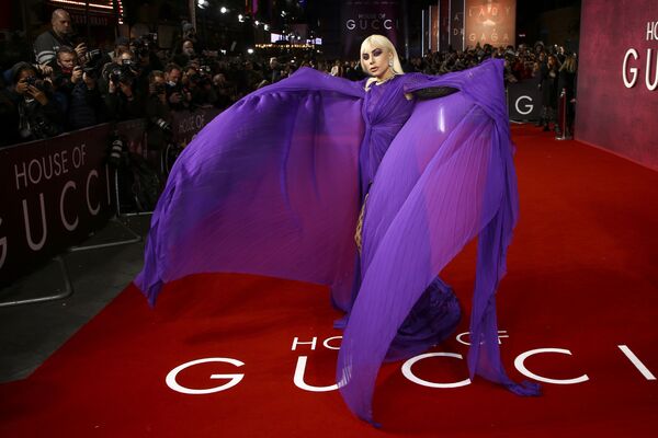 Ledi Gaga “Gucciuyi” filmining London taqdimoti marosimida. - Sputnik O‘zbekiston