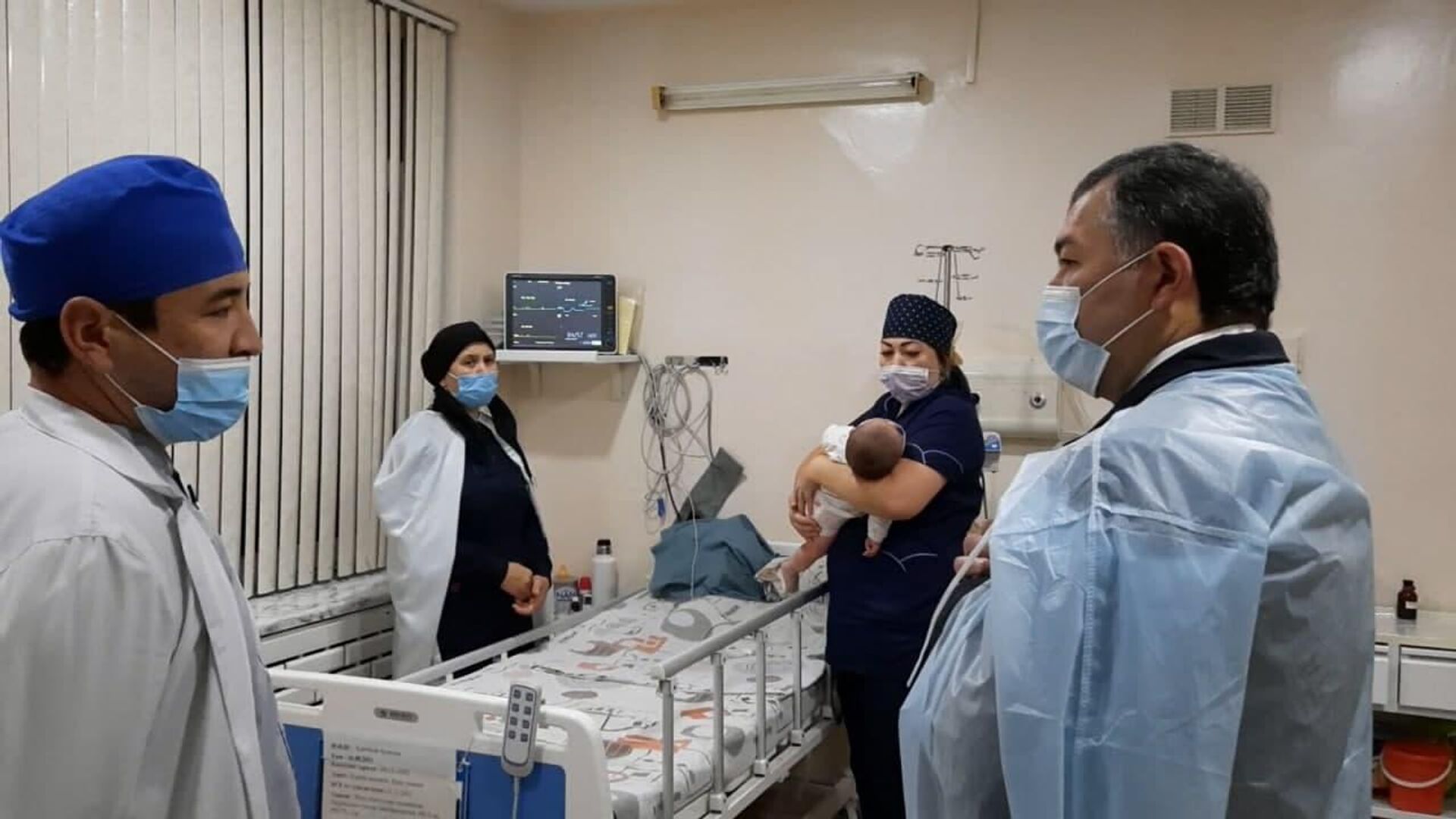 Глава Минздрава Узбекистана Бехзод Мусаев посетил больницы - Sputnik Узбекистан, 1920, 16.11.2021