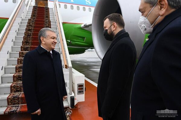Шавкат Мирзиёев прибыл с официальным визитом в Россию. - Sputnik Узбекистан