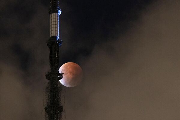 Кровавая луна в Нью-Йорке. - Sputnik Узбекистан