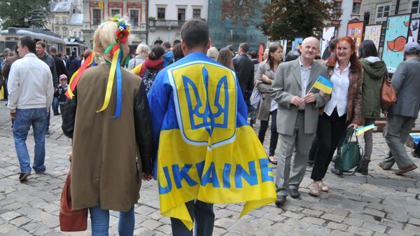 На улицах Львова во время празднования Дня Независимости Украины - Sputnik Узбекистан