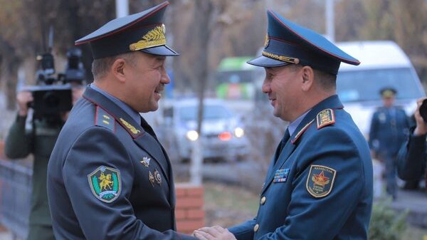 Министр обороны Узбекистана Баходир Курбанов и министр обороны Казахстана Мурат Бектанов

 - Sputnik Узбекистан