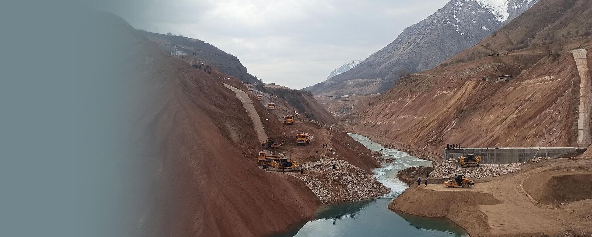 В Узбекистане перекрыли реку для строительства новой ГЭС - Sputnik Узбекистан, 1920, 26.11.2021