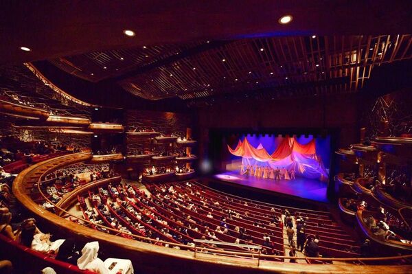Зрительский зал Dubai Opera. - Sputnik Узбекистан