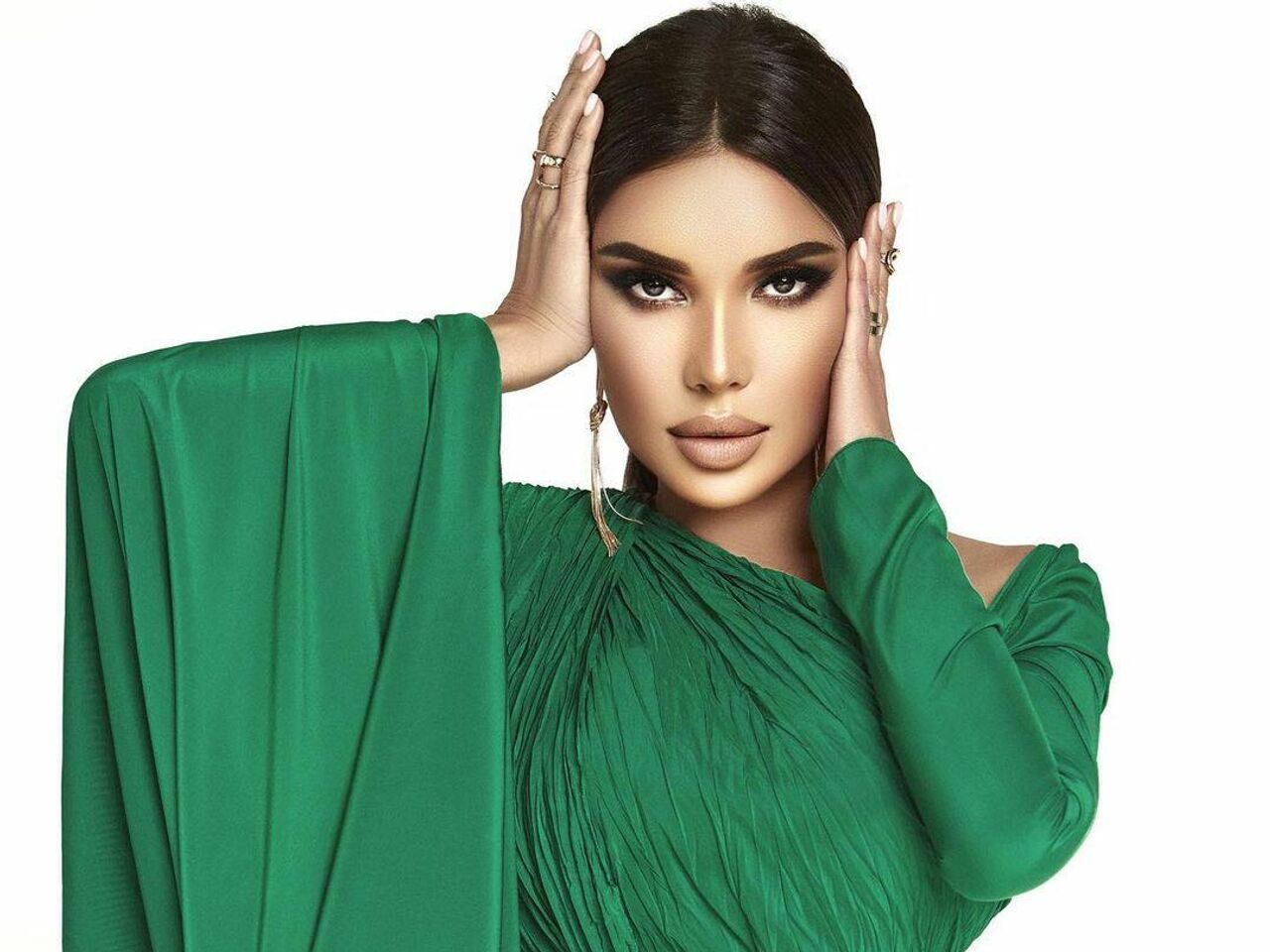 Әнші Иннаның қатысуымен порно видео Ескі жезөкшелер порно онлайн видео