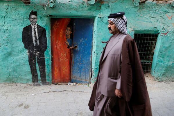 Для своих работ художники выбирают стены, несущие следы боевых действий на улицах Багдада. - Sputnik Узбекистан