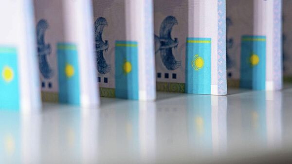 Banknota nominalom 10 000 tenge - Sputnik Oʻzbekiston