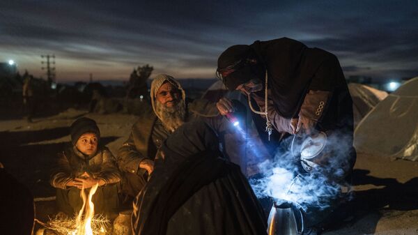 Семья готовит чай в Герате, Афганистан - Sputnik Ўзбекистон