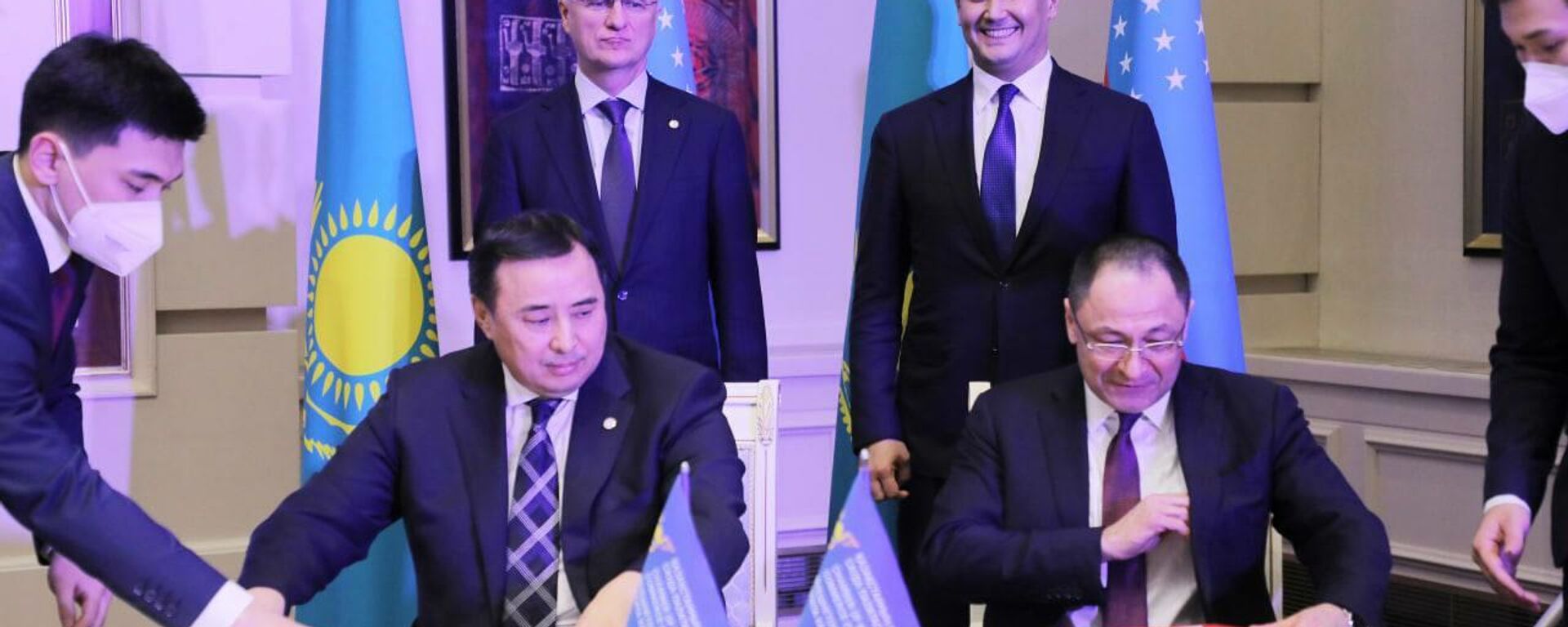 Uzbekistan i Kazaxstan podpisali kontrakti na $5,9 mlrd. - Sputnik O‘zbekiston, 1920, 05.12.2021