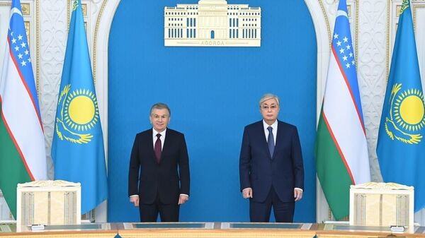 Шавкат Мирзиёев и Касым-Жомарт Токаев подписали Декларацию о союзнических отношениях между Республикой Узбекистан и Республикой Казахстан - Sputnik Узбекистан