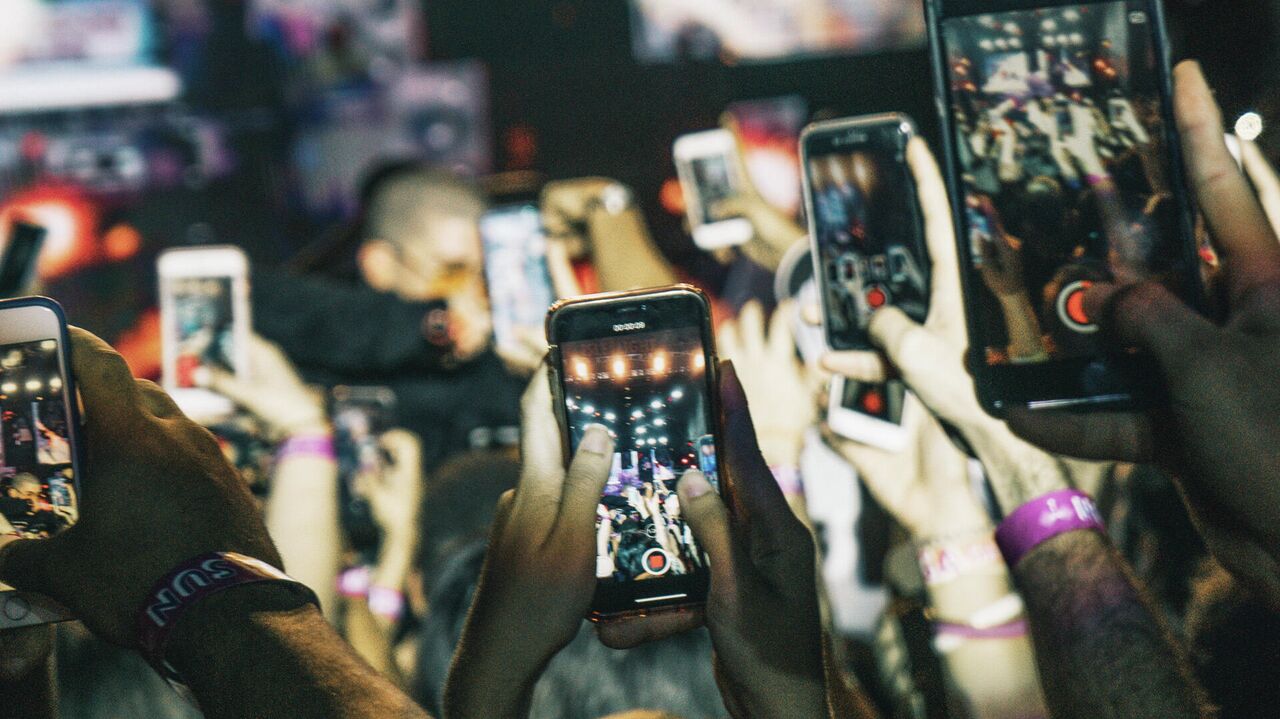 Pul uchun mehmonxona xizmatchi porno