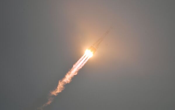 Запуск ракеты-носителя &quot;Союз-2.1а&quot; с транспортным пилотируемым кораблем &quot;Союз МС-20&quot; со стартовой площадки космодрома Байконур.  - Sputnik Узбекистан