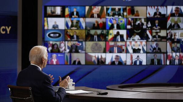 Президент США Джо Байден произносит вступительную речь на виртуальном Саммите за демократию в Вашингтоне - Sputnik Узбекистан