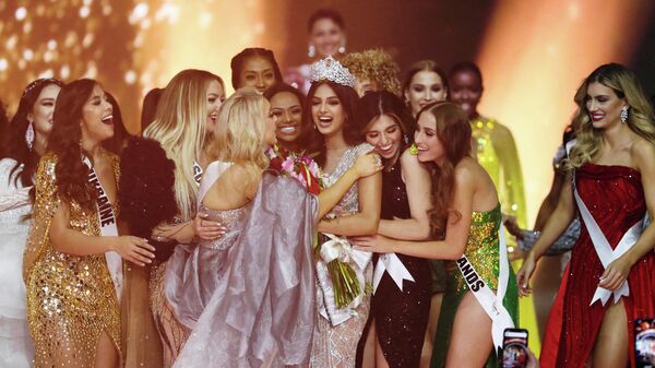 Pobeditelnitsey konkursa Miss Universe stala predstavitelnitsa Indii Xarnaaz Sandxu - Sputnik O‘zbekiston