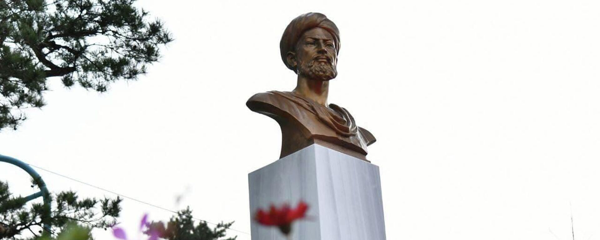 Памятник Алишера Навои в Сеуле - Sputnik Узбекистан, 1920, 16.12.2021