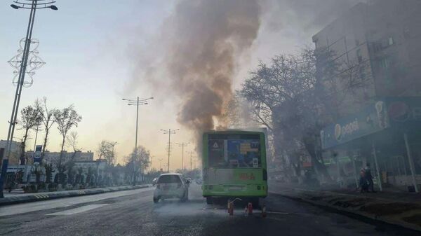В Ташкенте на ходу загорелся пассажирский автобус - Sputnik Ўзбекистон