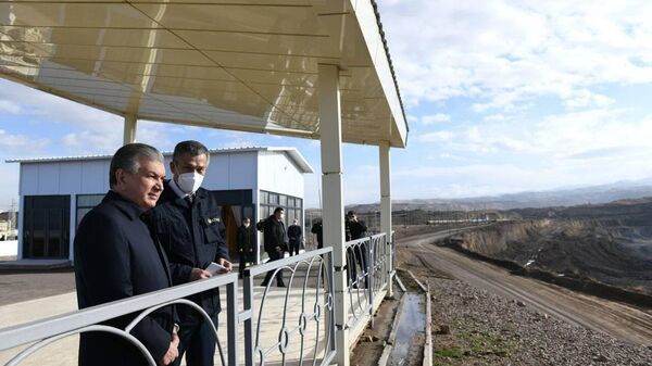 Президент Шавкат Мирзиёев ознакомился ходом работ на месторождении Ёшлик-1 - Sputnik Ўзбекистон