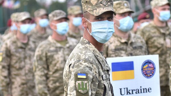 Военнослужащие Украины на церемонии открытия совместных военных учений Украины и стран НАТО - Sputnik Узбекистан