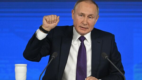 Yejegodnaya press-konferentsiya prezidenta Rossii Vladimira Putina - Sputnik Oʻzbekiston