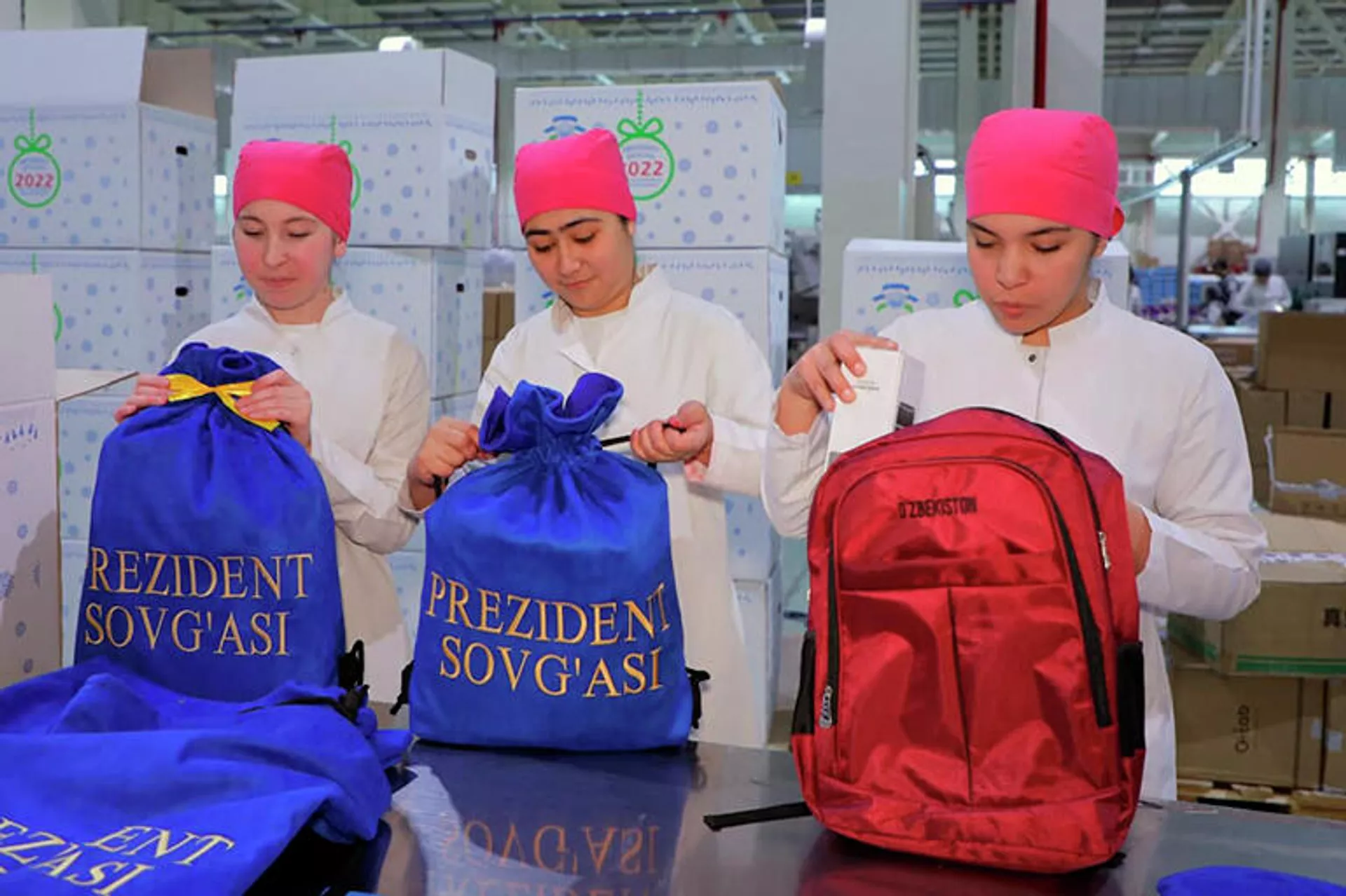 Более 9 тыс. детей получат новогодние подарки от президента - Sputnik Узбекистан, 1920, 27.12.2021