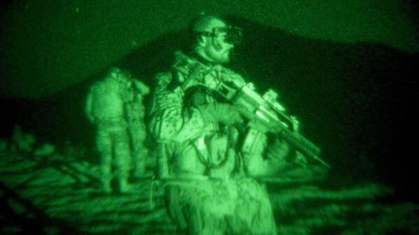 Солдаты в приборах ночного видения, иллюстративное фото - Sputnik Узбекистан