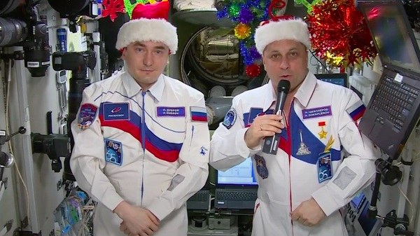 Российские космонавты поздравили землян с Новым годом - Sputnik Узбекистан