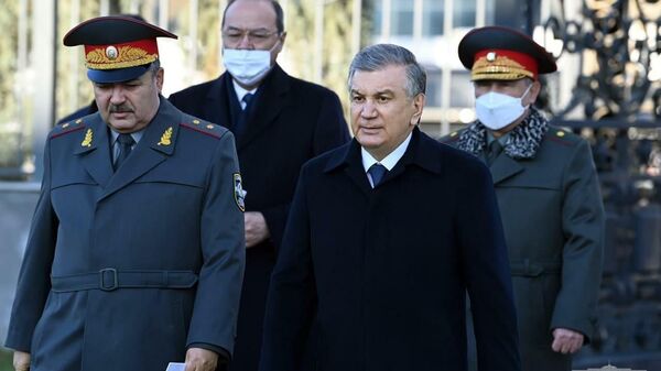 Президент Шавкат Мирзиёев посетил военно-академический лицей “Темурбеклар мактаби” Службы государственной безопасности  - Sputnik Узбекистан